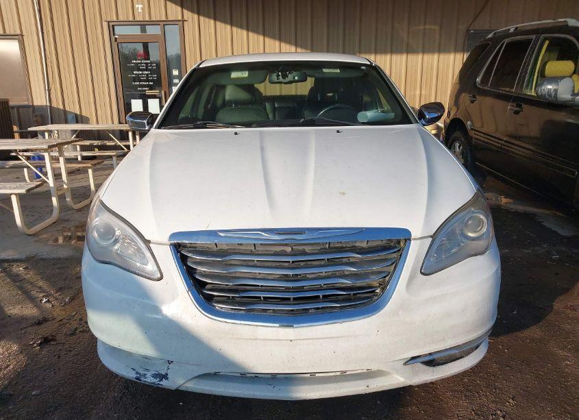 Photo 6 of 2013 Chrysler 200 LIMITED (VIN 1C3CCBCGXDN573347)