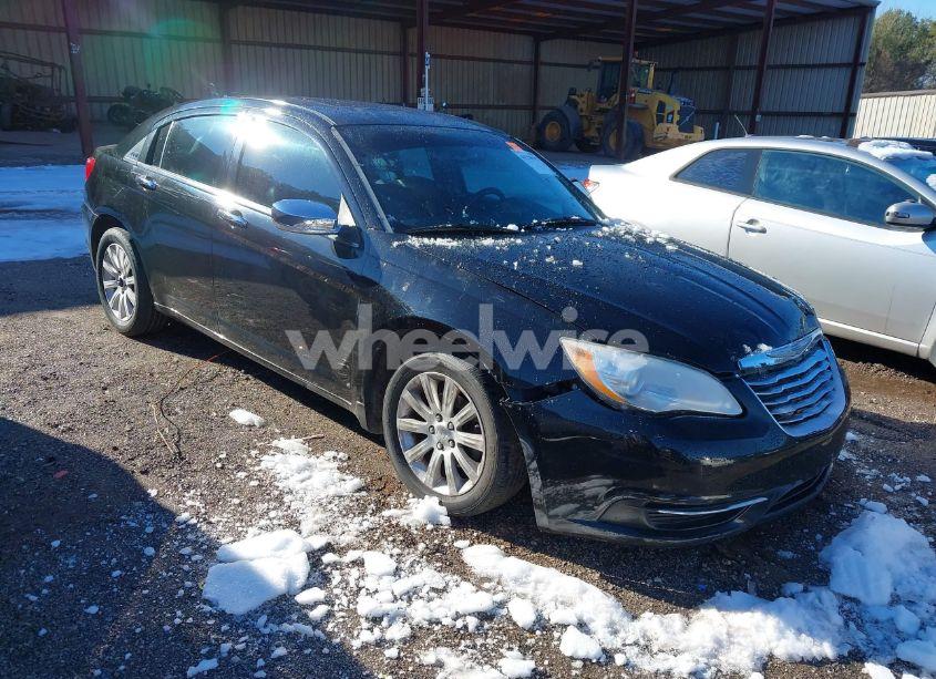 2013 Chrysler 200 LIMITED (VIN 1C3CCBCGXDN577821) main photo
