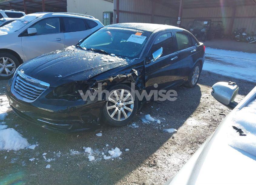 Photo 2 of 2013 Chrysler 200 LIMITED (VIN 1C3CCBCGXDN577821)