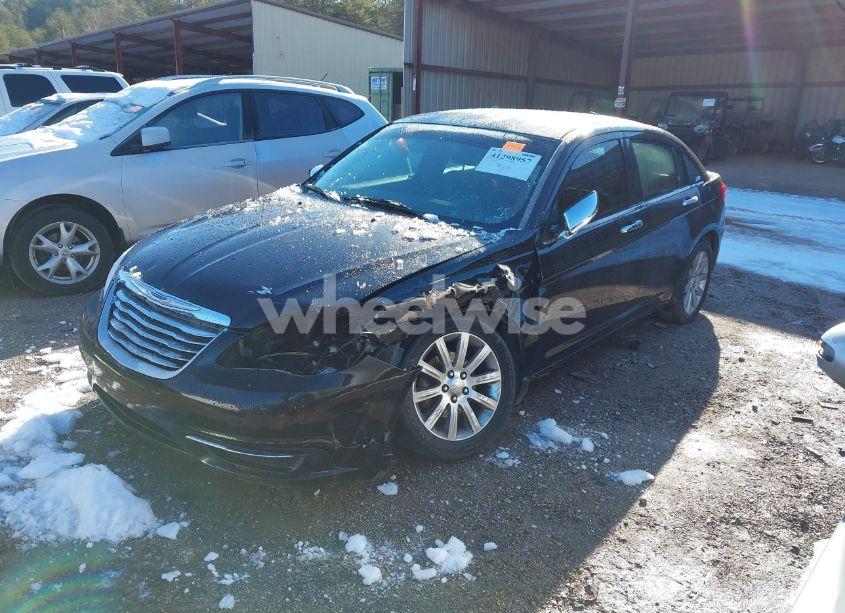 Photo 6 of 2013 Chrysler 200 LIMITED (VIN 1C3CCBCGXDN577821)