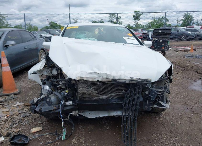 Photo 13 of 2013 Chrysler 200 LIMITED (VIN 1C3CCBCGXDN650394)