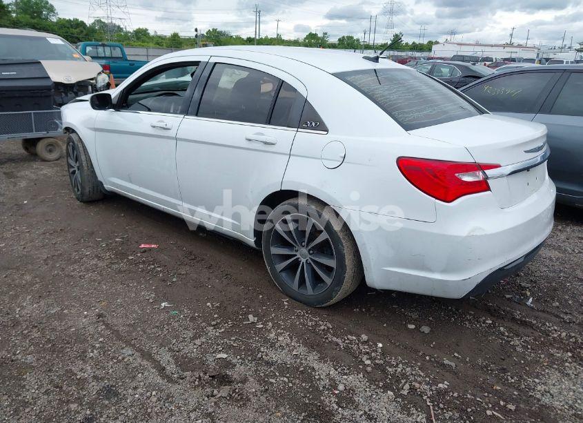 Photo 3 of 2013 Chrysler 200 LIMITED (VIN 1C3CCBCGXDN650394)