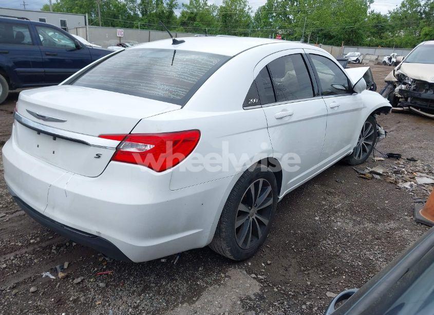 Photo 4 of 2013 Chrysler 200 LIMITED (VIN 1C3CCBCGXDN650394)