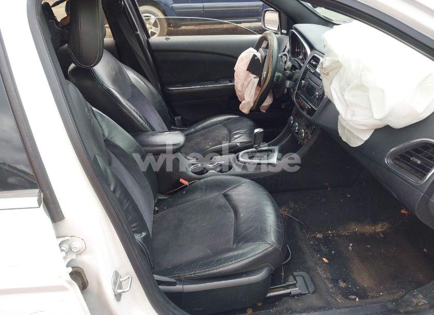 Photo 5 of 2013 Chrysler 200 LIMITED (VIN 1C3CCBCGXDN650394)