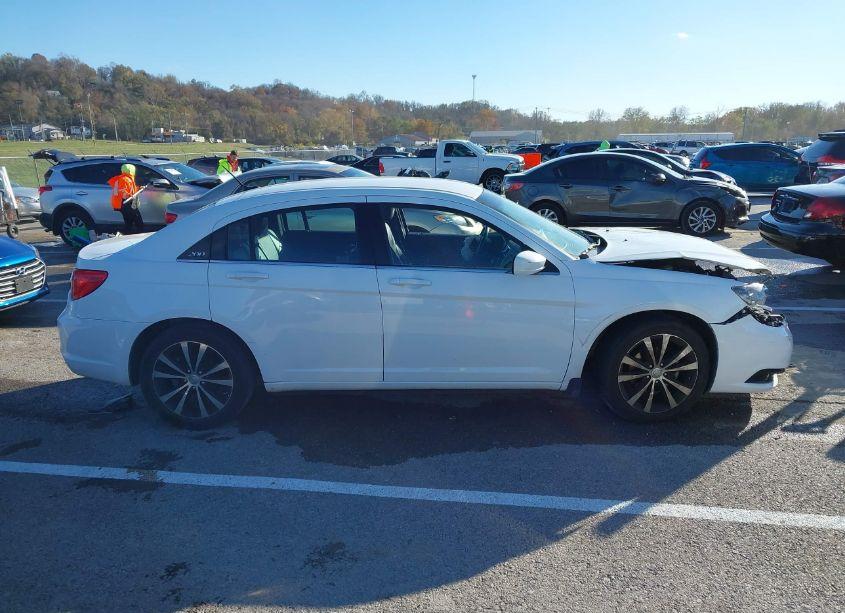 Photo 13 of 2013 Chrysler 200 LIMITED (VIN 1C3CCBCGXDN667227)