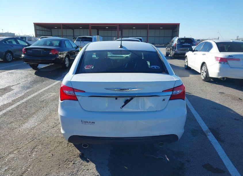 Photo 16 of 2013 Chrysler 200 LIMITED (VIN 1C3CCBCGXDN667227)