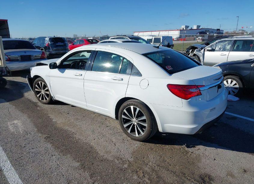 Photo 3 of 2013 Chrysler 200 LIMITED (VIN 1C3CCBCGXDN667227)