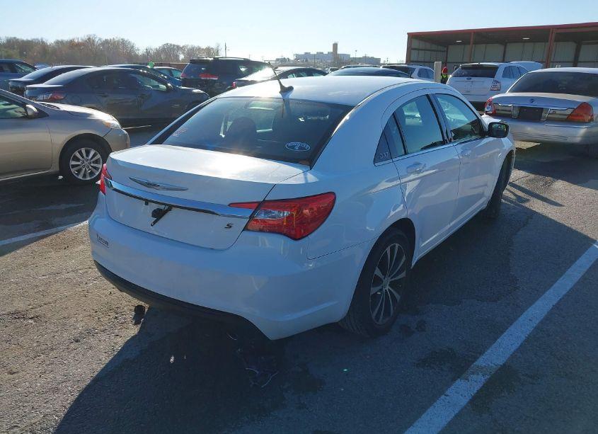 Photo 4 of 2013 Chrysler 200 LIMITED (VIN 1C3CCBCGXDN667227)