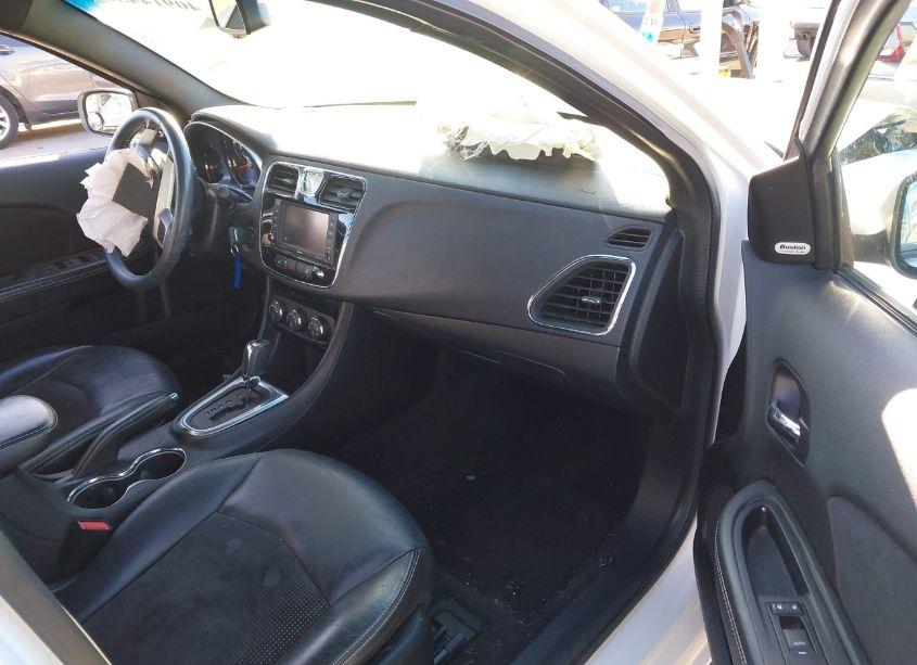 Photo 5 of 2013 Chrysler 200 LIMITED (VIN 1C3CCBCGXDN667227)