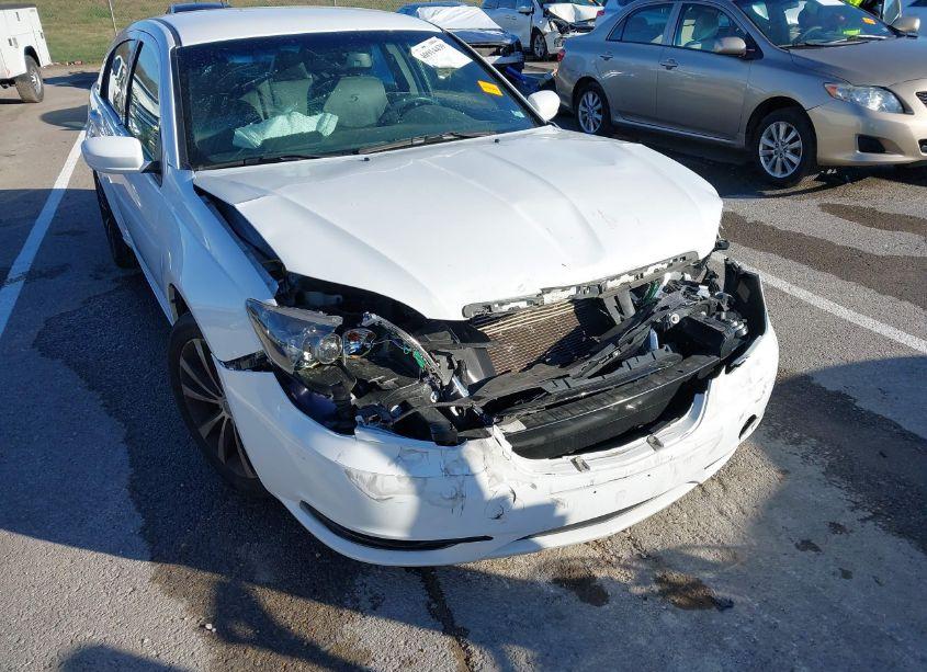 Photo 6 of 2013 Chrysler 200 LIMITED (VIN 1C3CCBCGXDN667227)