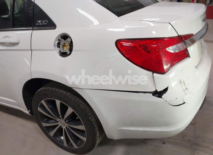 Photo 11 of 2013 Chrysler 200 LIMITED (VIN 1C3CCBCGXDN711341)