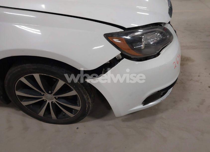 Photo 13 of 2013 Chrysler 200 LIMITED (VIN 1C3CCBCGXDN711341)