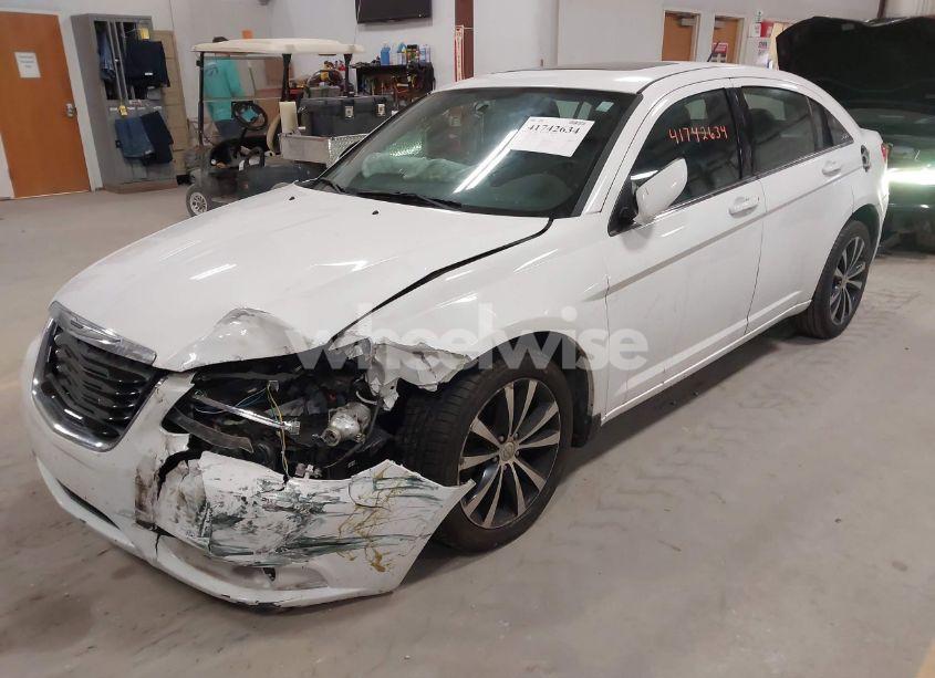 Photo 2 of 2013 Chrysler 200 LIMITED (VIN 1C3CCBCGXDN711341)