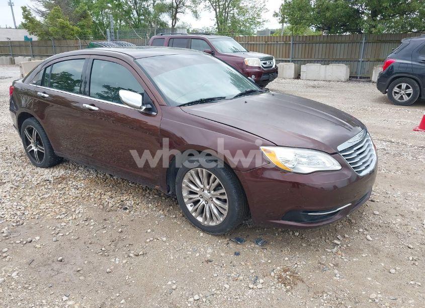 2013 Chrysler 200 LIMITED (VIN 1C3CCBCGXDN724073) main photo