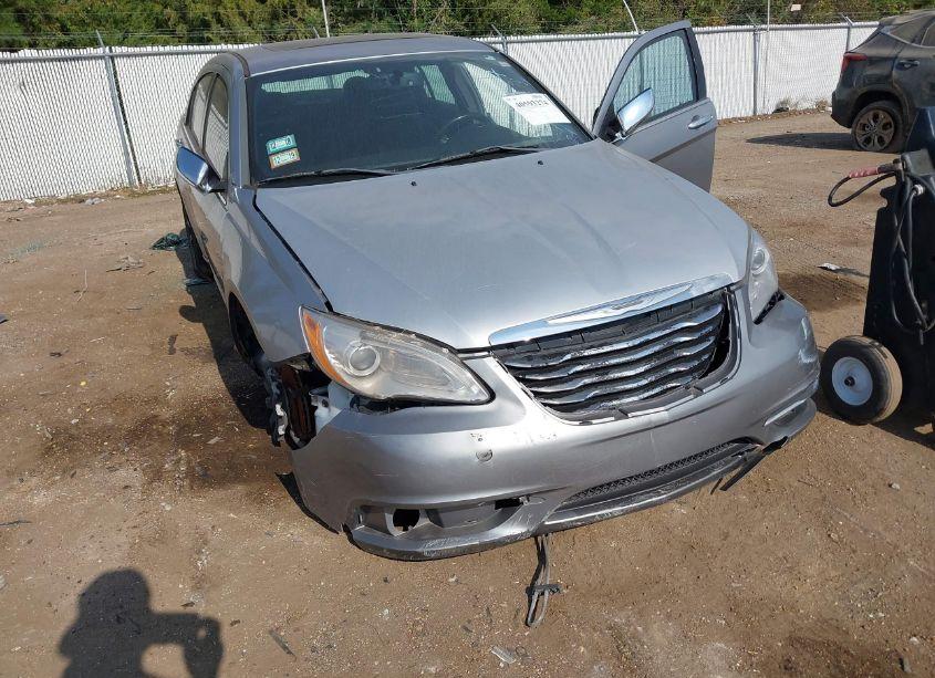 Photo 6 of 2014 Chrysler 200 LIMITED (VIN 1C3CCBCGXEN134649)