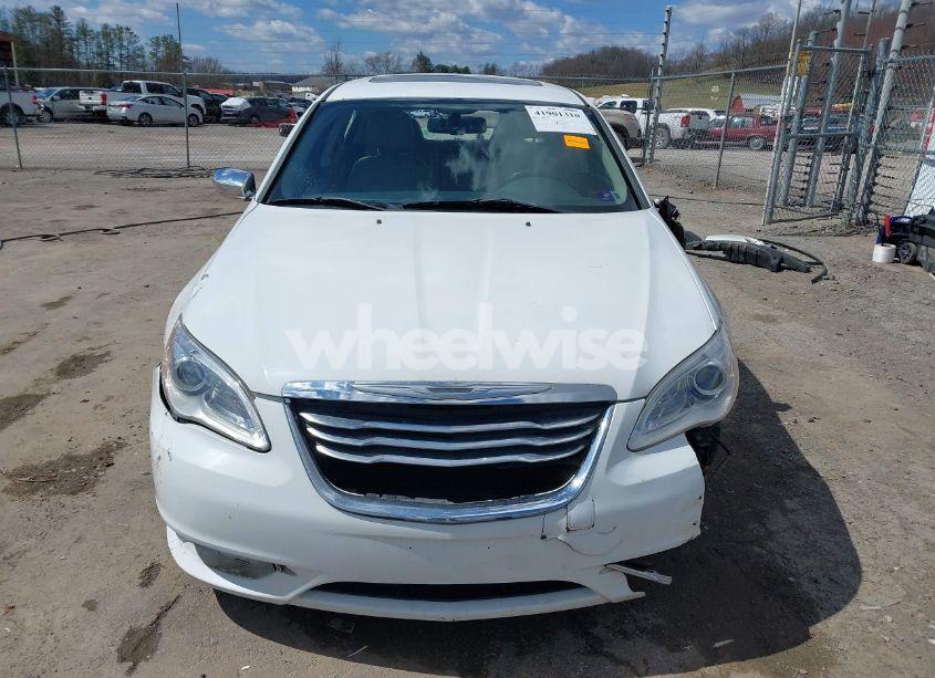 Photo 13 of 2014 Chrysler 200 LIMITED (VIN 1C3CCBCGXEN152570)