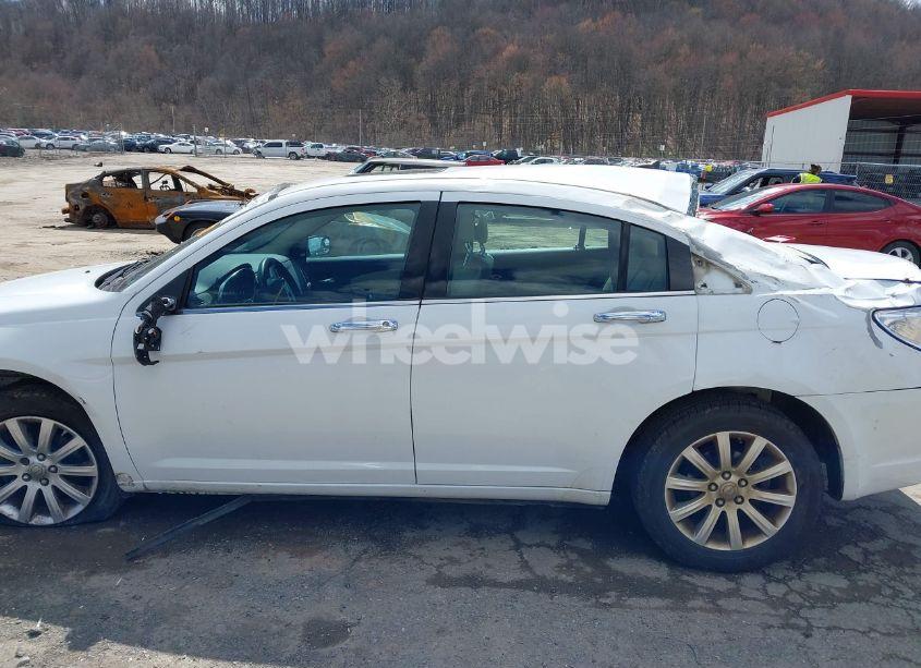 Photo 15 of 2014 Chrysler 200 LIMITED (VIN 1C3CCBCGXEN152570)