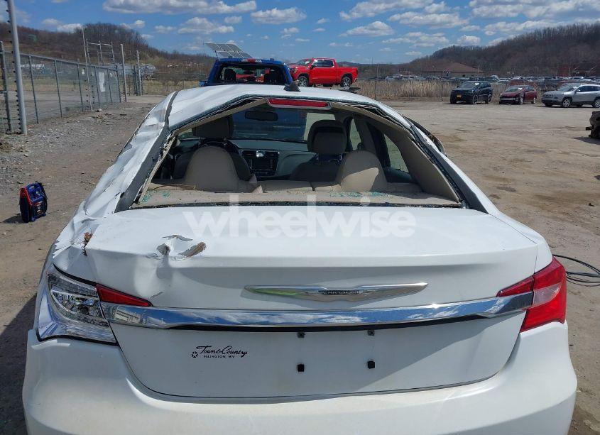 Photo 18 of 2014 Chrysler 200 LIMITED (VIN 1C3CCBCGXEN152570)