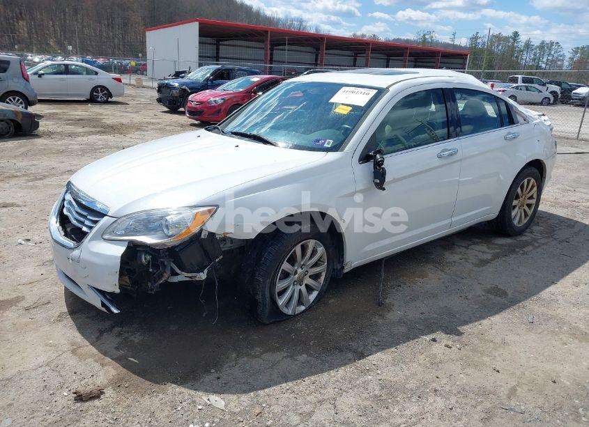 Photo 2 of 2014 Chrysler 200 LIMITED (VIN 1C3CCBCGXEN152570)