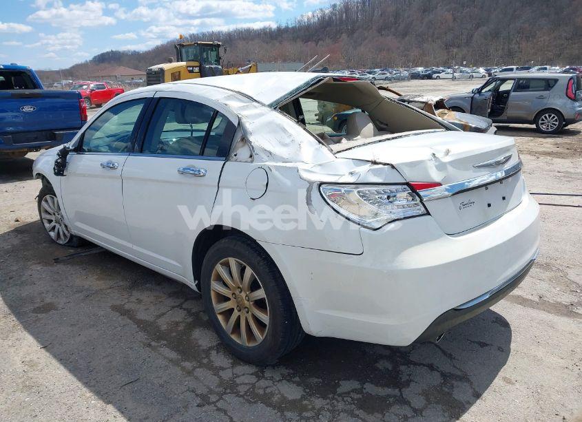 Photo 3 of 2014 Chrysler 200 LIMITED (VIN 1C3CCBCGXEN152570)