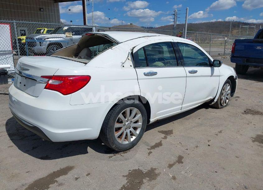 Photo 4 of 2014 Chrysler 200 LIMITED (VIN 1C3CCBCGXEN152570)