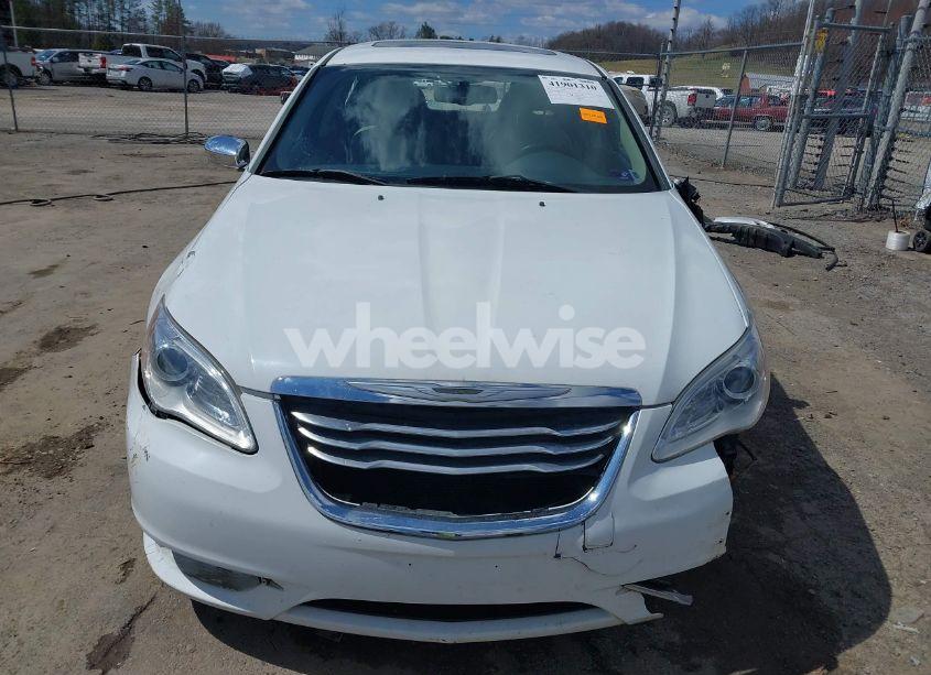 Photo 6 of 2014 Chrysler 200 LIMITED (VIN 1C3CCBCGXEN152570)
