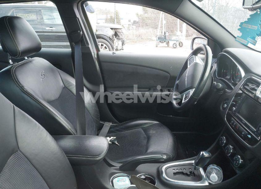 Photo 5 of 2014 Chrysler 200 LIMITED (VIN 1C3CCBCGXEN197489)