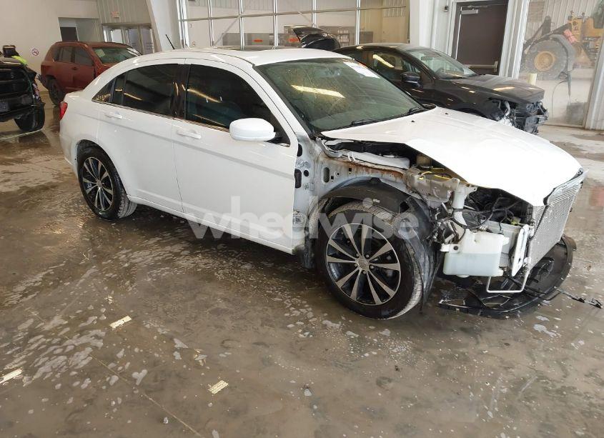 2012 Chrysler 200 S (VIN 1C3CCBHG1CN187732) main photo