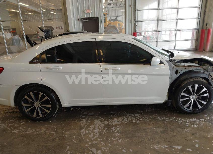 Photo 14 of 2012 Chrysler 200 S (VIN 1C3CCBHG1CN187732)