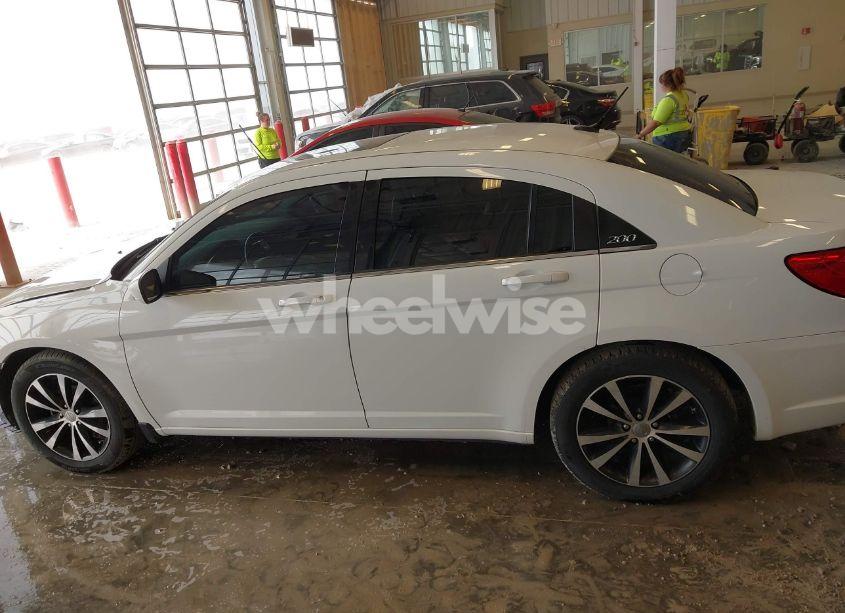 Photo 15 of 2012 Chrysler 200 S (VIN 1C3CCBHG1CN187732)