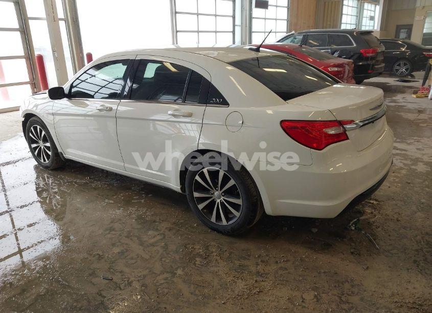 Photo 3 of 2012 Chrysler 200 S (VIN 1C3CCBHG1CN187732)