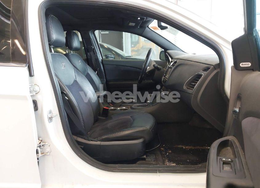 Photo 5 of 2012 Chrysler 200 S (VIN 1C3CCBHG1CN187732)