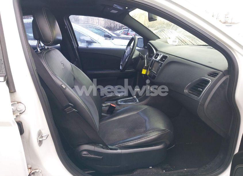 Photo 5 of 2012 Chrysler 200 S (VIN 1C3CCBHG3CN189756)