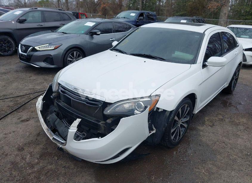 Photo 6 of 2012 Chrysler 200 S (VIN 1C3CCBHG3CN189756)