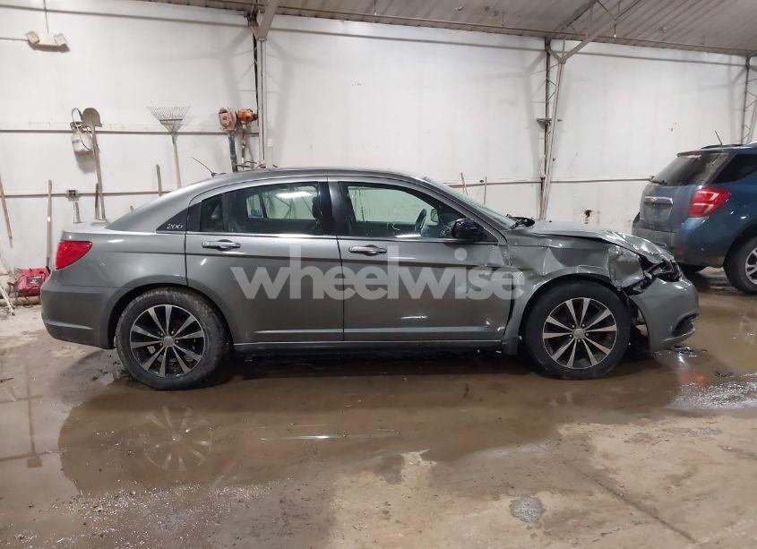 Photo 13 of 2012 Chrysler 200 S (VIN 1C3CCBHG6CN161322)
