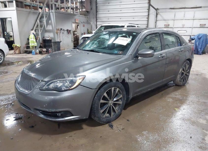 Photo 2 of 2012 Chrysler 200 S (VIN 1C3CCBHG6CN161322)