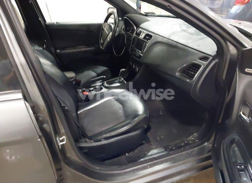 Photo 5 of 2012 Chrysler 200 S (VIN 1C3CCBHG6CN161322)