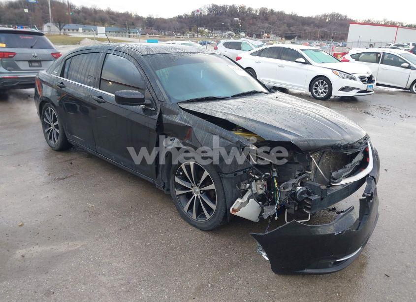 2012 Chrysler 200 S (VIN 1C3CCBHG6CN233751) main photo