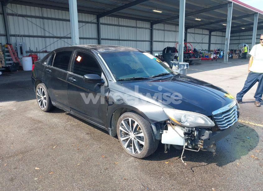 2012 Chrysler 200 S (VIN 1C3CCBHG7CN121654) main photo