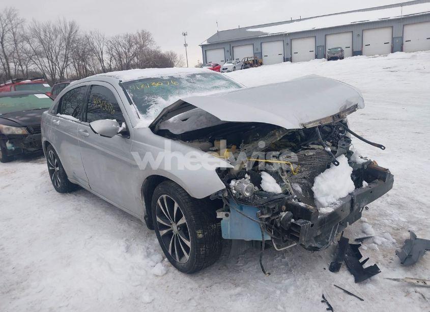 2012 Chrysler 200 S (VIN 1C3CCBHG7CN126725) main photo