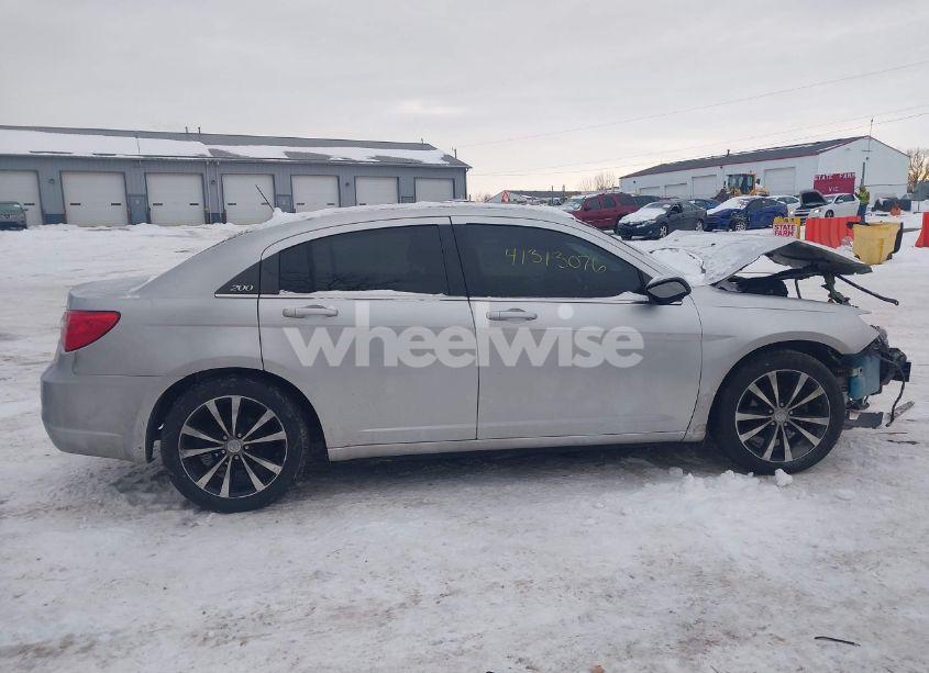 Photo 13 of 2012 Chrysler 200 S (VIN 1C3CCBHG7CN126725)