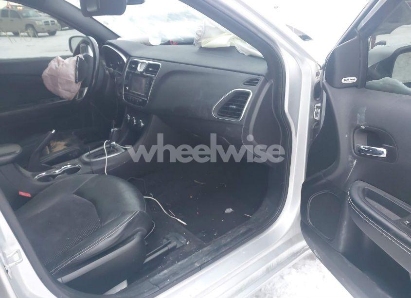 Photo 5 of 2012 Chrysler 200 S (VIN 1C3CCBHG7CN126725)