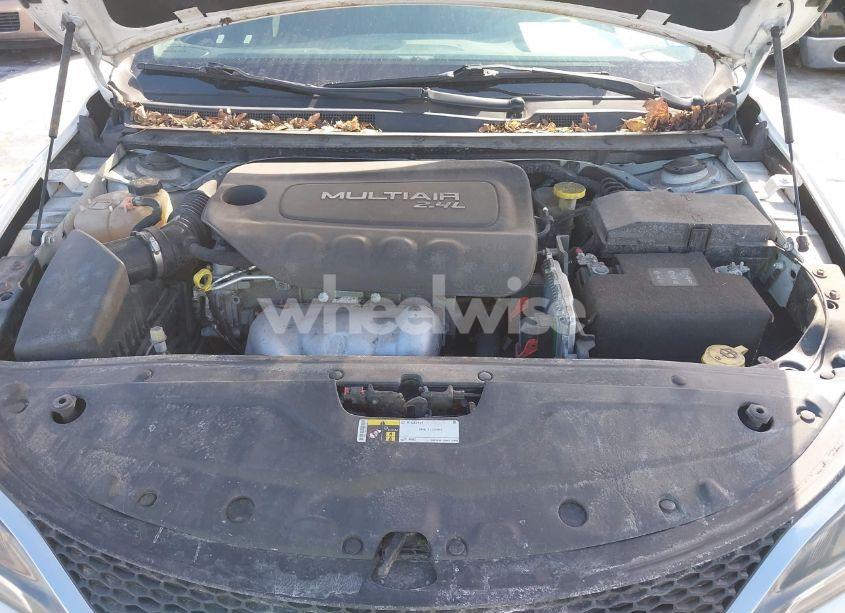 Photo 10 of 2015 Chrysler 200 LIMITED (VIN 1C3CCCAB0FN504750)