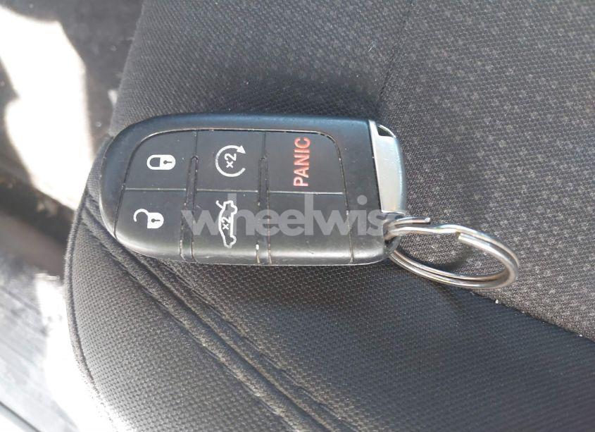 Photo 11 of 2015 Chrysler 200 LIMITED (VIN 1C3CCCAB0FN504750)