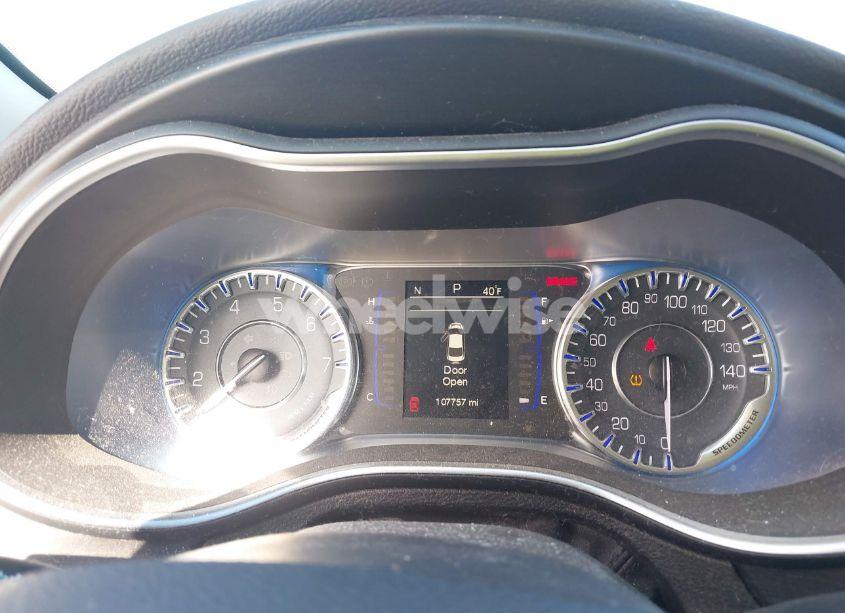 Photo 7 of 2015 Chrysler 200 LIMITED (VIN 1C3CCCAB0FN504750)