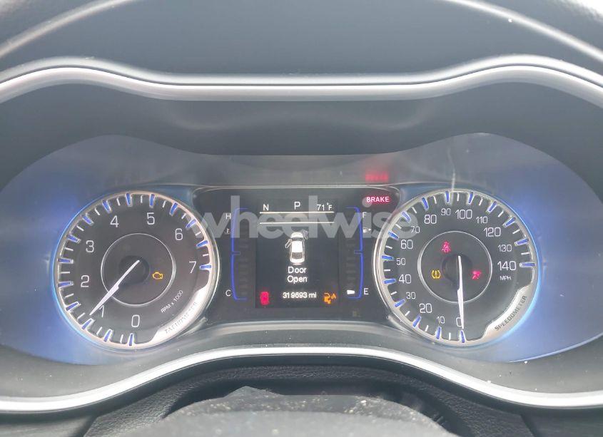 Photo 7 of 2015 Chrysler 200 LIMITED (VIN 1C3CCCAB0FN535755)