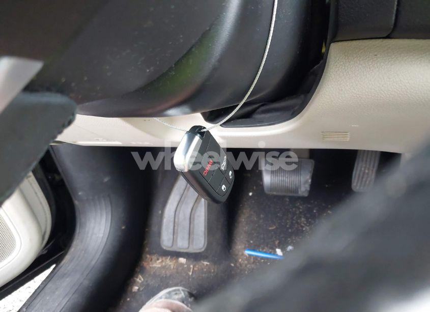 Photo 11 of 2015 Chrysler 200 LIMITED (VIN 1C3CCCAB0FN560235)