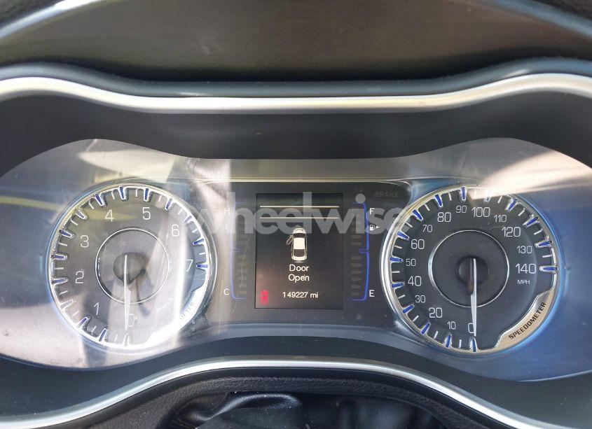 Photo 7 of 2015 Chrysler 200 LIMITED (VIN 1C3CCCAB0FN560235)