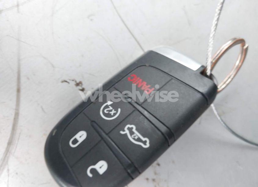 Photo 11 of 2015 Chrysler 200 LIMITED (VIN 1C3CCCAB0FN563085)