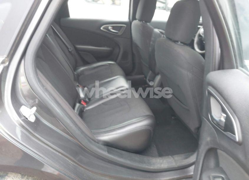 Photo 8 of 2015 Chrysler 200 LIMITED (VIN 1C3CCCAB0FN563085)